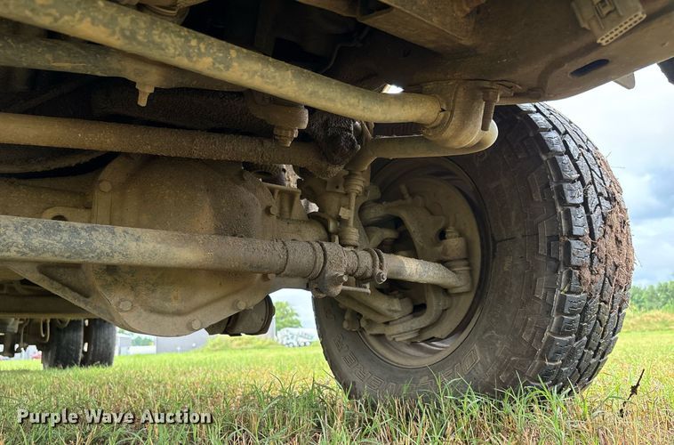 image for item DW7135 2017 Ford F350 Super Duty XL  Crew Cab utility bed pickup truck