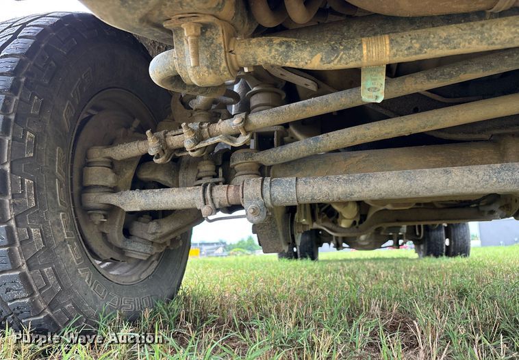 image for item DW7135 2017 Ford F350 Super Duty XL  Crew Cab utility bed pickup truck