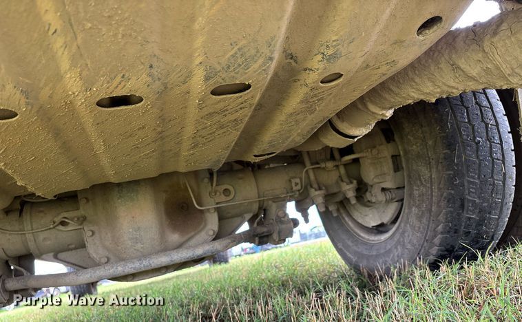 image for item DW7135 2017 Ford F350 Super Duty XL  Crew Cab utility bed pickup truck