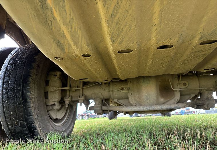 image for item DW7135 2017 Ford F350 Super Duty XL  Crew Cab utility bed pickup truck