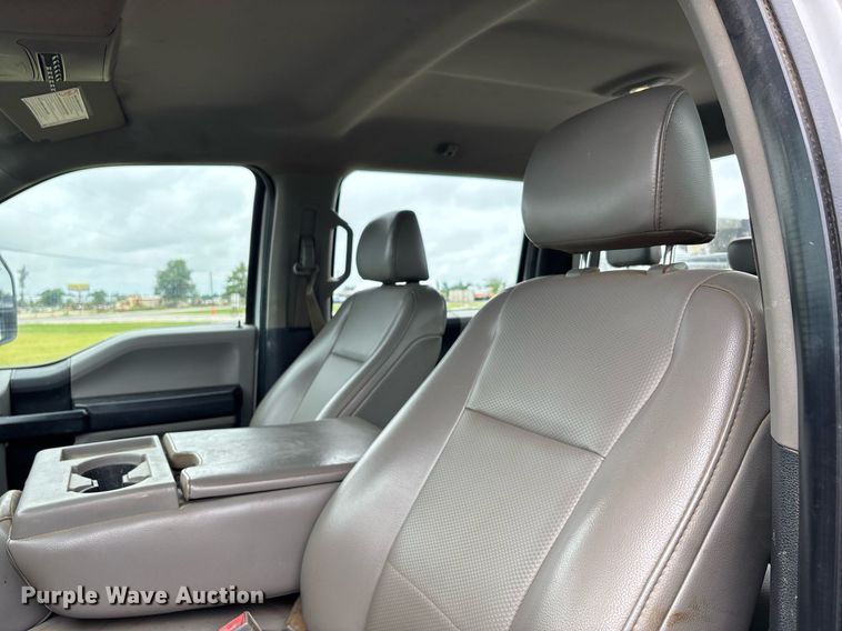 image for item DW7135 2017 Ford F350 Super Duty XL  Crew Cab utility bed pickup truck