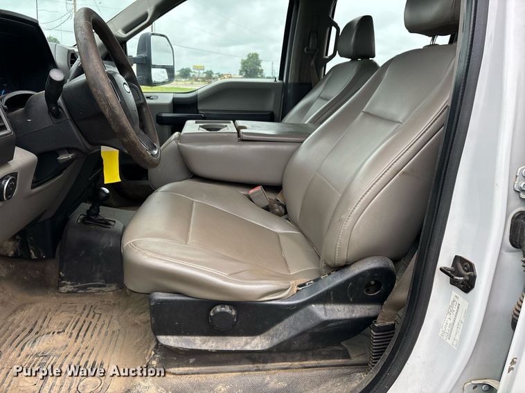 image for item DW7135 2017 Ford F350 Super Duty XL  Crew Cab utility bed pickup truck