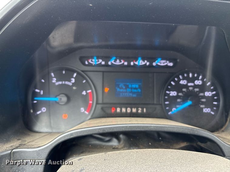 image for item DW7135 2017 Ford F350 Super Duty XL  Crew Cab utility bed pickup truck