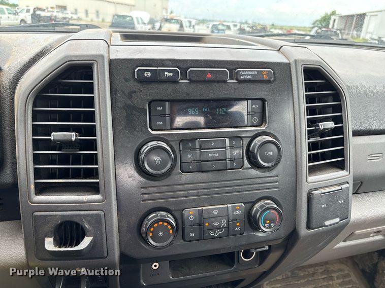 image for item DW7135 2017 Ford F350 Super Duty XL  Crew Cab utility bed pickup truck