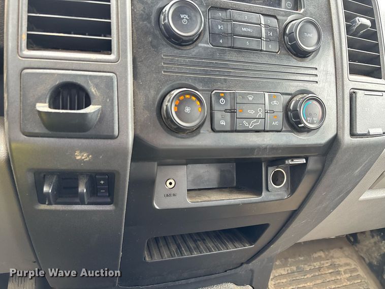 image for item DW7135 2017 Ford F350 Super Duty XL  Crew Cab utility bed pickup truck