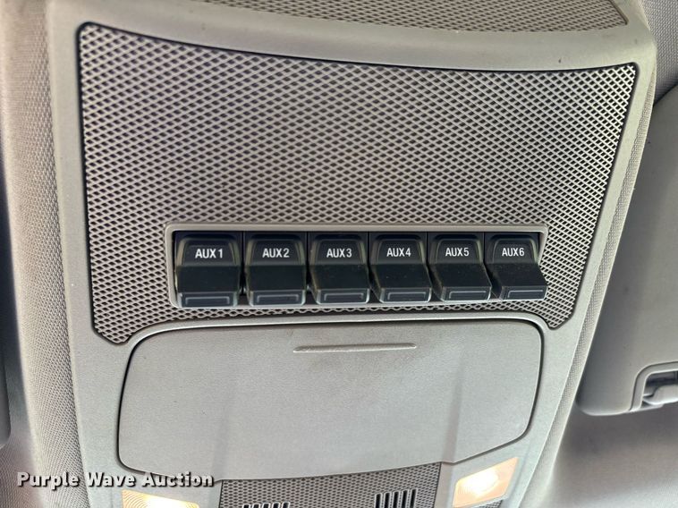 image for item DW7135 2017 Ford F350 Super Duty XL  Crew Cab utility bed pickup truck