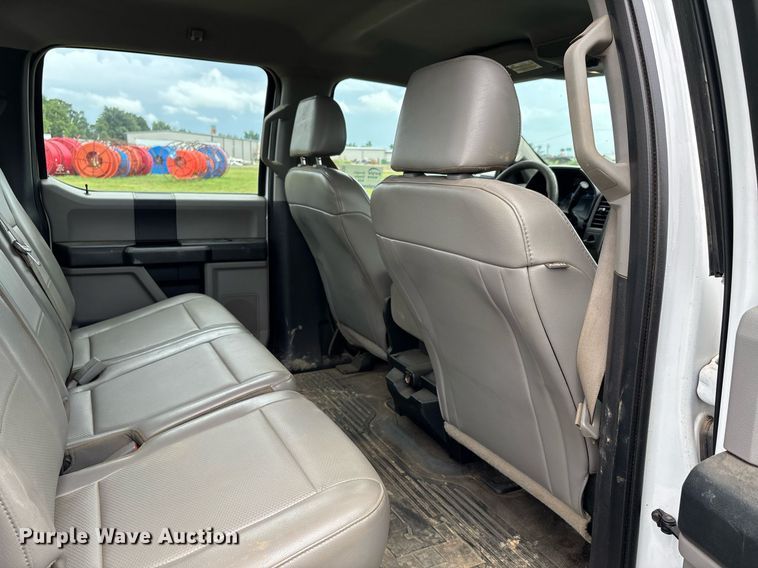 image for item DW7135 2017 Ford F350 Super Duty XL  Crew Cab utility bed pickup truck