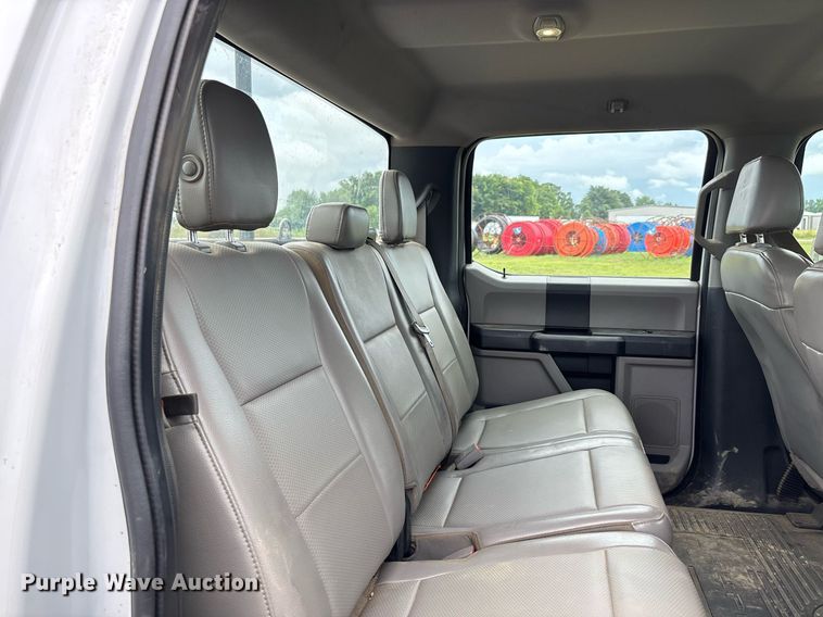 image for item DW7135 2017 Ford F350 Super Duty XL  Crew Cab utility bed pickup truck