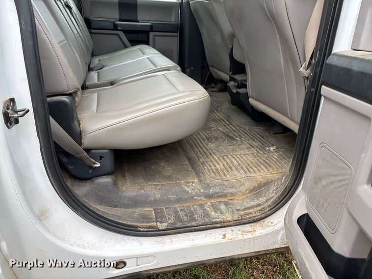 image for item DW7135 2017 Ford F350 Super Duty XL  Crew Cab utility bed pickup truck