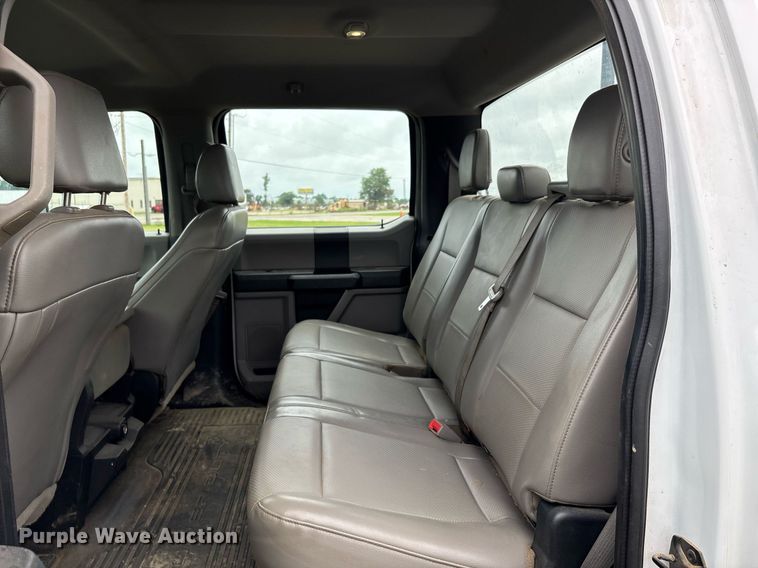 image for item DW7135 2017 Ford F350 Super Duty XL  Crew Cab utility bed pickup truck