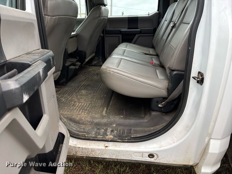 image for item DW7135 2017 Ford F350 Super Duty XL  Crew Cab utility bed pickup truck