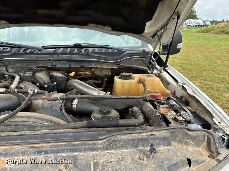 image for item DW7135 2017 Ford F350 Super Duty XL  Crew Cab utility bed pickup truck