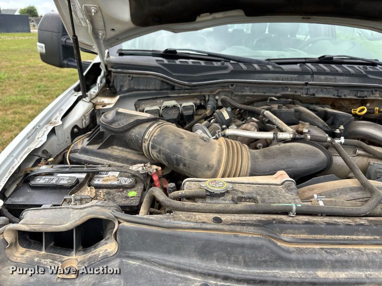 image for item DW7135 2017 Ford F350 Super Duty XL  Crew Cab utility bed pickup truck