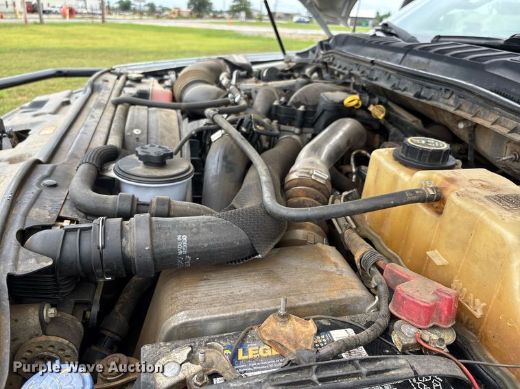 image for item DW7135 2017 Ford F350 Super Duty XL  Crew Cab utility bed pickup truck