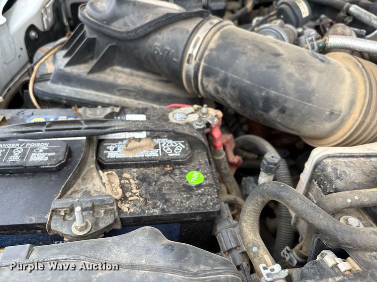 image for item DW7135 2017 Ford F350 Super Duty XL  Crew Cab utility bed pickup truck