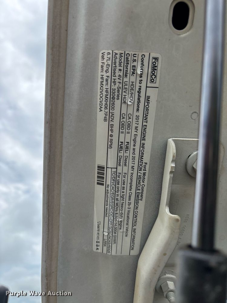 image for item DW7135 2017 Ford F350 Super Duty XL  Crew Cab utility bed pickup truck