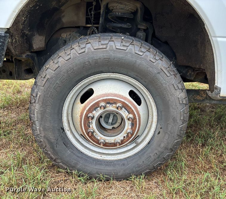 image for item DW7135 2017 Ford F350 Super Duty XL  Crew Cab utility bed pickup truck