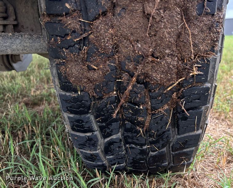 image for item DW7135 2017 Ford F350 Super Duty XL  Crew Cab utility bed pickup truck