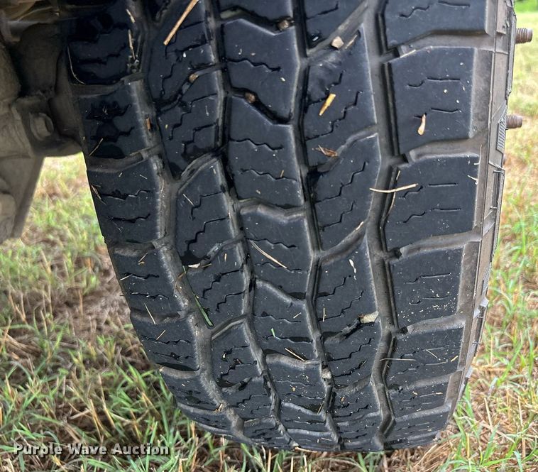 image for item DW7135 2017 Ford F350 Super Duty XL  Crew Cab utility bed pickup truck