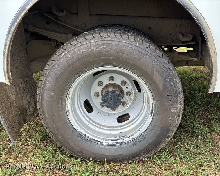 image for item DW7135 2017 Ford F350 Super Duty XL  Crew Cab utility bed pickup truck