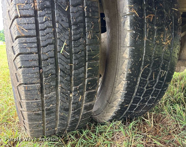 image for item DW7135 2017 Ford F350 Super Duty XL  Crew Cab utility bed pickup truck