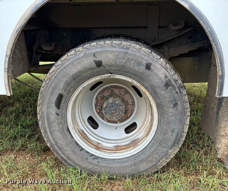 image for item DW7135 2017 Ford F350 Super Duty XL  Crew Cab utility bed pickup truck