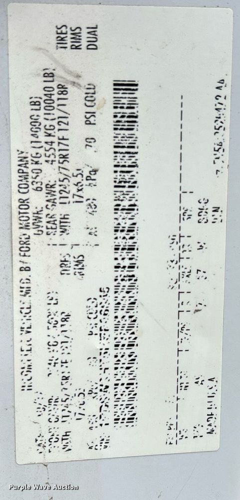 image for item DW7135 2017 Ford F350 Super Duty XL  Crew Cab utility bed pickup truck