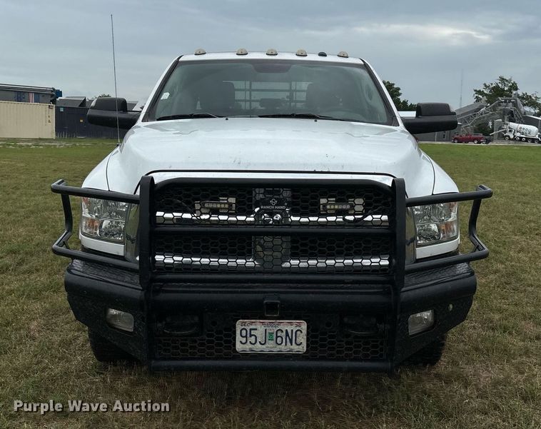 image for item DW7136 2018 Dodge Ram 3500 Crew Cab utility bed pickup truck