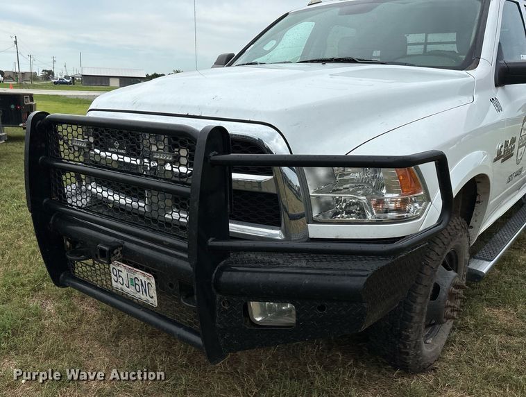 image for item DW7136 2018 Dodge Ram 3500 Crew Cab utility bed pickup truck