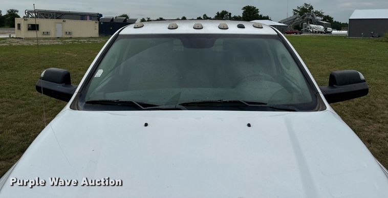 image for item DW7136 2018 Dodge Ram 3500 Crew Cab utility bed pickup truck