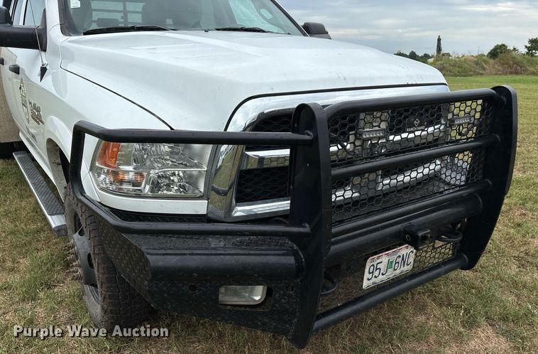 image for item DW7136 2018 Dodge Ram 3500 Crew Cab utility bed pickup truck