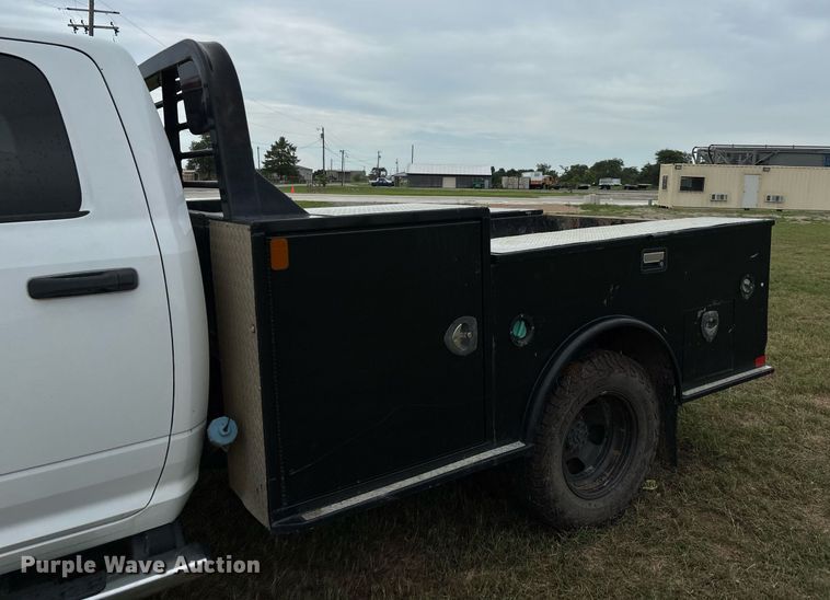 image for item DW7136 2018 Dodge Ram 3500 Crew Cab utility bed pickup truck