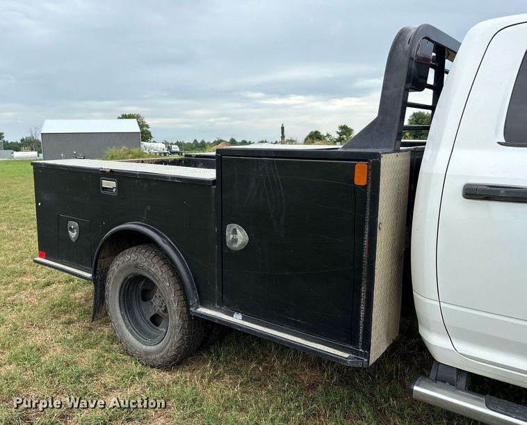 image for item DW7136 2018 Dodge Ram 3500 Crew Cab utility bed pickup truck