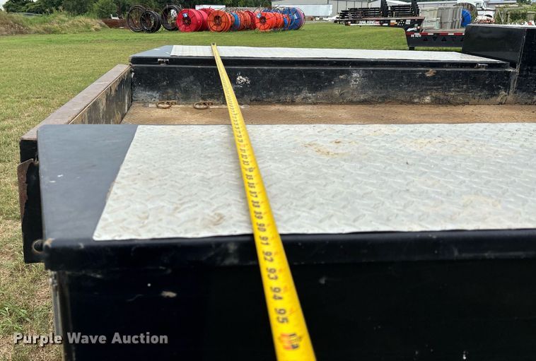 image for item DW7136 2018 Dodge Ram 3500 Crew Cab utility bed pickup truck