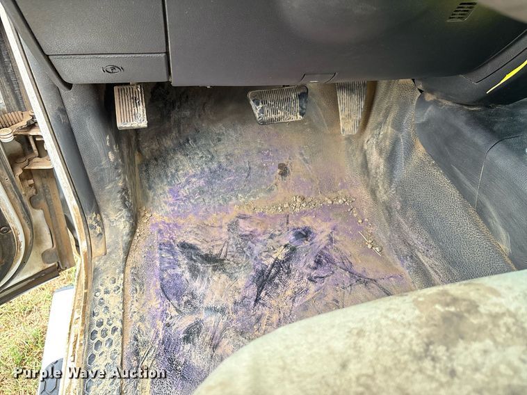 image for item DW7136 2018 Dodge Ram 3500 Crew Cab utility bed pickup truck