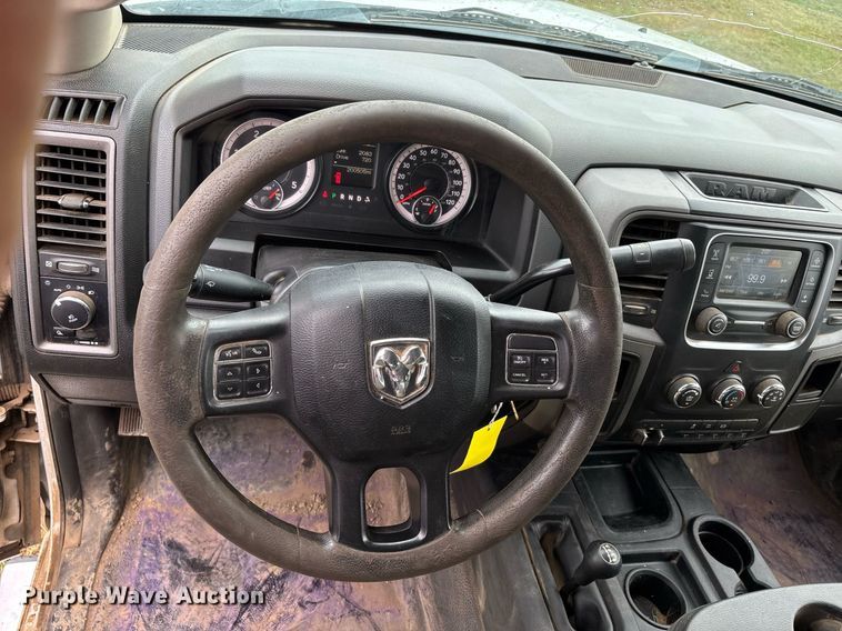 image for item DW7136 2018 Dodge Ram 3500 Crew Cab utility bed pickup truck