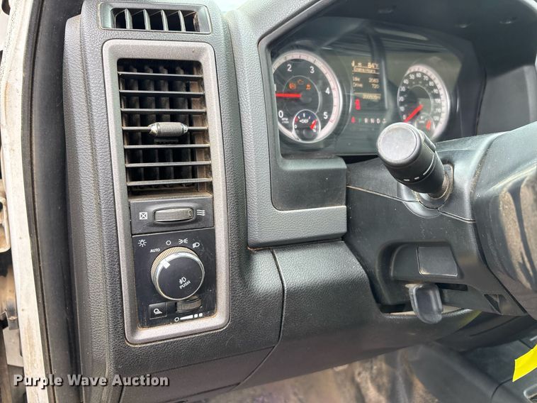 image for item DW7136 2018 Dodge Ram 3500 Crew Cab utility bed pickup truck