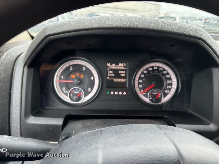 image for item DW7136 2018 Dodge Ram 3500 Crew Cab utility bed pickup truck