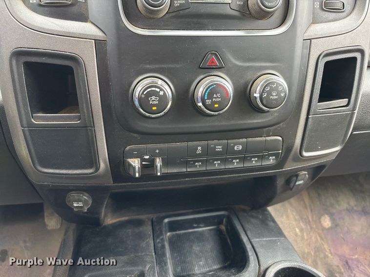 image for item DW7136 2018 Dodge Ram 3500 Crew Cab utility bed pickup truck