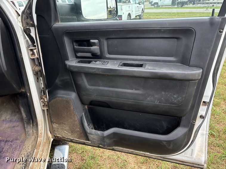 image for item DW7136 2018 Dodge Ram 3500 Crew Cab utility bed pickup truck