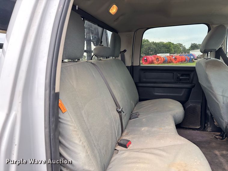 image for item DW7136 2018 Dodge Ram 3500 Crew Cab utility bed pickup truck