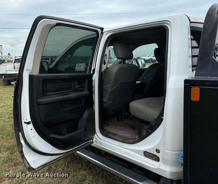 image for item DW7136 2018 Dodge Ram 3500 Crew Cab utility bed pickup truck
