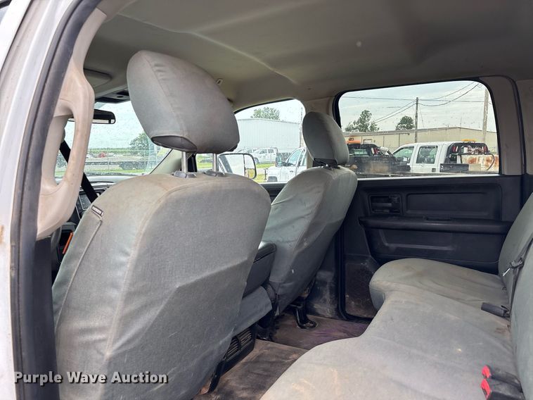 image for item DW7136 2018 Dodge Ram 3500 Crew Cab utility bed pickup truck