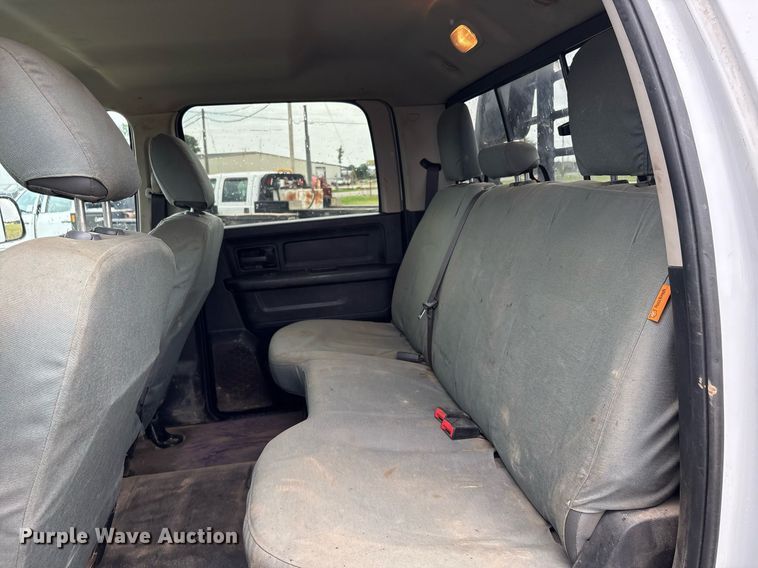 image for item DW7136 2018 Dodge Ram 3500 Crew Cab utility bed pickup truck