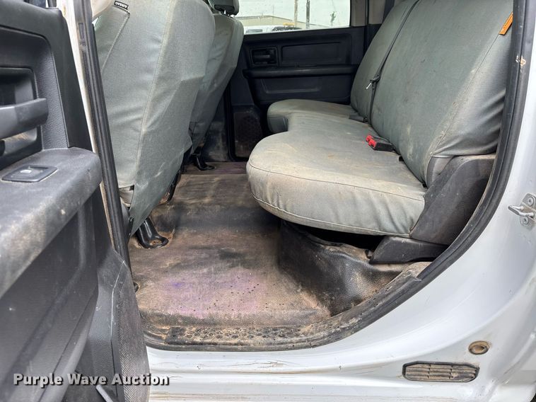 image for item DW7136 2018 Dodge Ram 3500 Crew Cab utility bed pickup truck