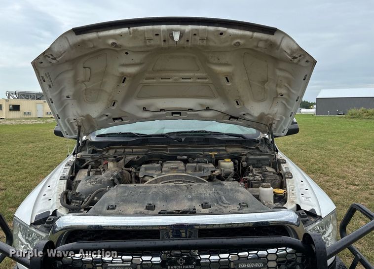 image for item DW7136 2018 Dodge Ram 3500 Crew Cab utility bed pickup truck