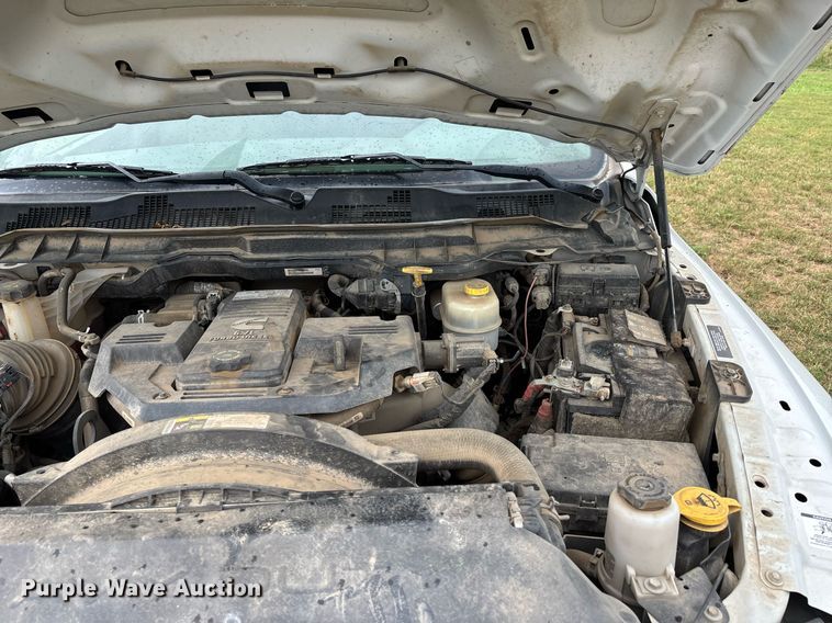 image for item DW7136 2018 Dodge Ram 3500 Crew Cab utility bed pickup truck