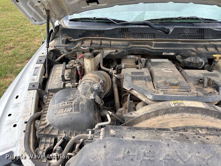 image for item DW7136 2018 Dodge Ram 3500 Crew Cab utility bed pickup truck