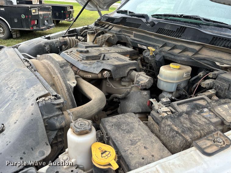 image for item DW7136 2018 Dodge Ram 3500 Crew Cab utility bed pickup truck