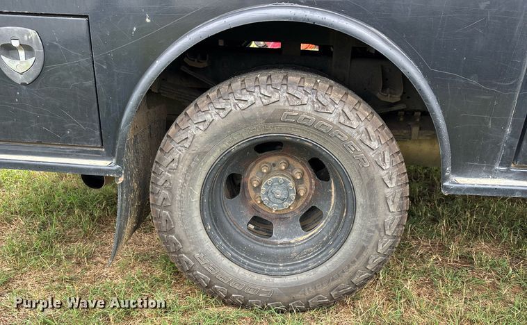 image for item DW7136 2018 Dodge Ram 3500 Crew Cab utility bed pickup truck